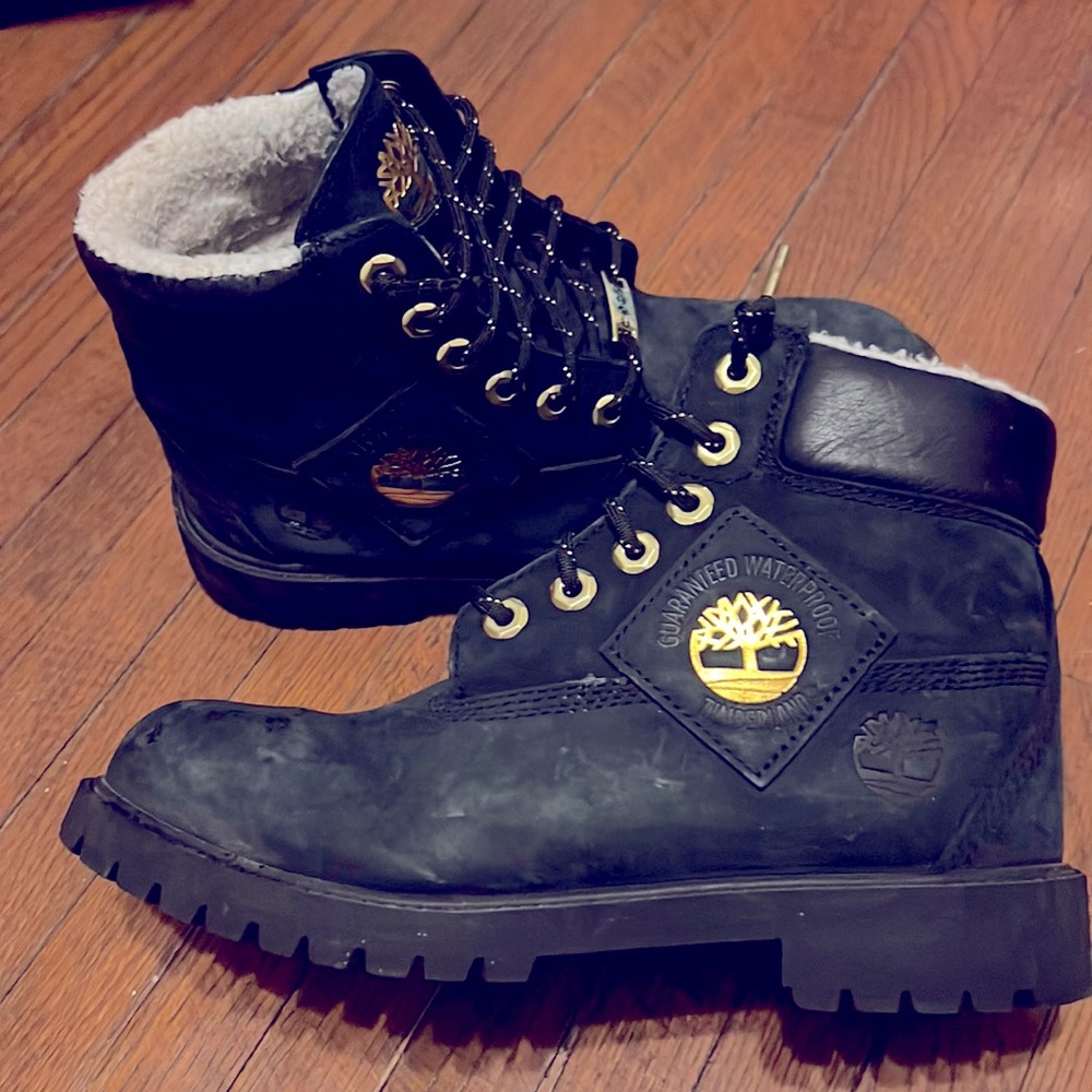 Black Timberland Winter Boot With Fur